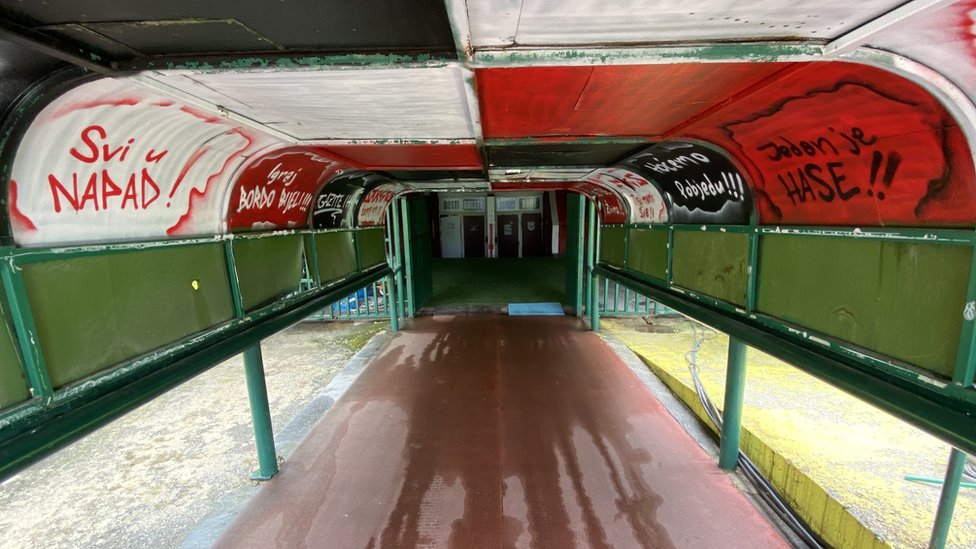Tunel kroz koji izlaze igrai na Koevu/BBC