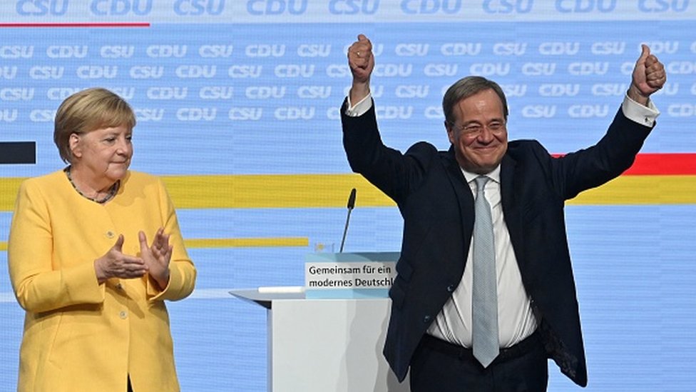 Lider CDU Armin Laet (desno) favorit je za naslednika Angele Merkel, ali njegovo vostvo je doivelo pad u anketama pred izbore/Getty Images