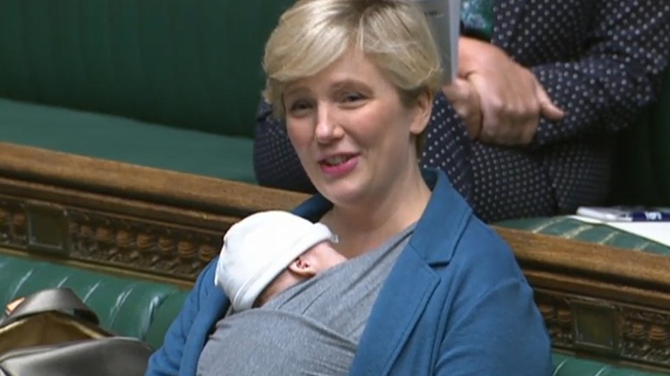Poslanica Donjeg doma britanskog parlam,enta Stela Krizi sa bebom u skuptinskim klupama, ali joj je reeno da bebu vie ne sme da dovodi/PA Media