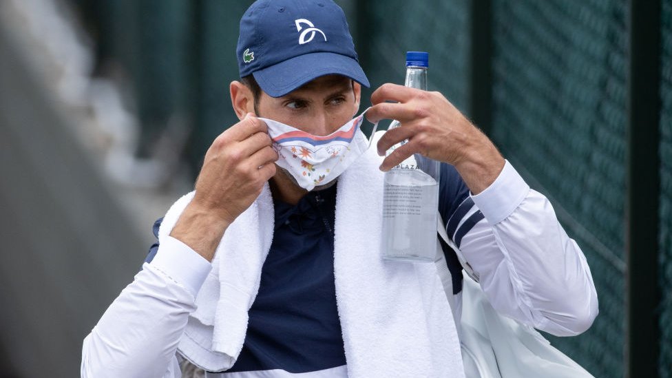 Srpski teniser Novak Ðokoviæ pojavio se na javnom skupu u decembru 2021, iako je dan ranije dobio pozitivan test na korona virus/Pool