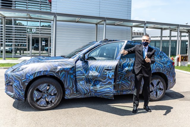 Karlos Tavares pored prototipa Maseratija Grecale (Foto: Maserati)