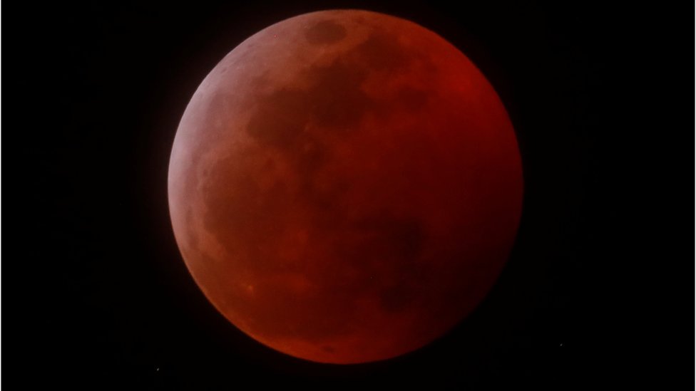 Pogled na super krvavi Mesec 2019. godine/Reuters