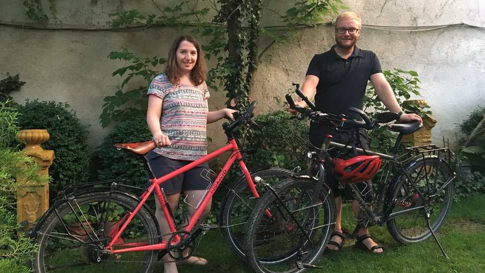Matijas i Sonja planiraju da za dve godine prevale put od Nemake do Singapura, a u kampu za bicikliste u Negotinu su proveli nekoliko dana/BBC/Grujica Andric