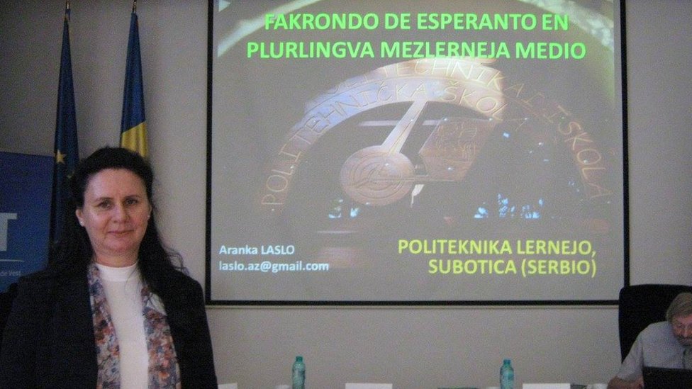 Aranka Laslo je spojila ljubav prema esperantu i nastavnikom pozivu, pa uenicima kole u kojoj predaje dri esperantsku sekciju/Aranka Laslo