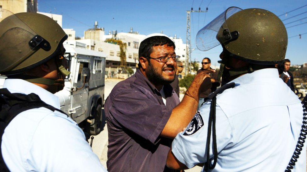Ben Gvir oboava Baruha Goldtajna, koji je ubio 29 palestinskih vernika u Ibrahimi damiji u Hebronu 1994./Getty Images
