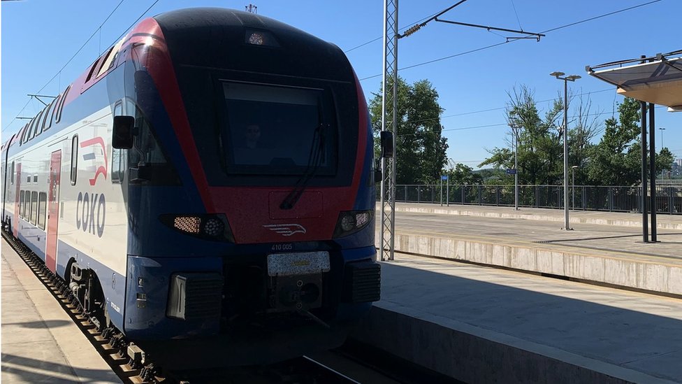 Brzi voz Soko, koji se kree brzinom i do 200 kilometara na as, jedna je od poslednjih inovacija na srpskim prugama/BBC