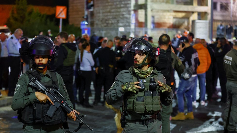 Izraelska vojska i policija na mestu napada/Reuters/RONEN ZVULUN