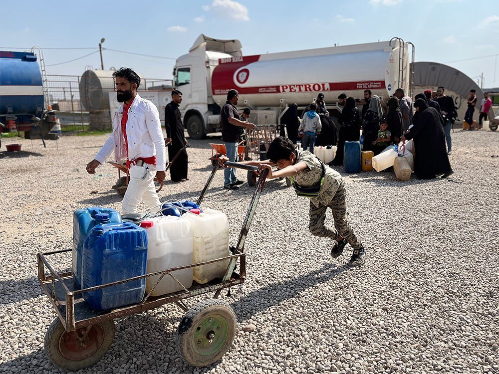 Kamp za raspodelu goriva u Mosulu/CARA SWIFT/ BBC