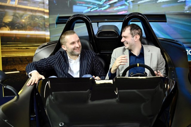Automobilista Dušan Borkoviæ i generalni sekretar AMSS Milan Nikoliæ u automobilu RAW (Foto: Luka Kulundžiæ)