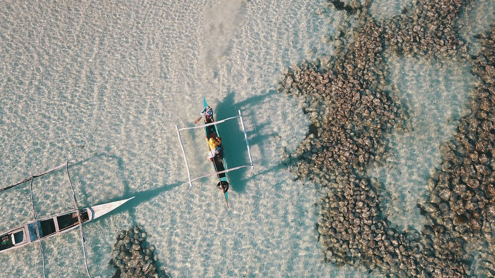 Ova ostrva, okružena zapanjujuæe bistrom vodom i plažama od belog peska, izgledaju kao da su iz raja izašla/BBC/ VIrma Simonette