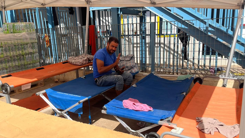 Migrant u kampu u Lampeduzi/BBC