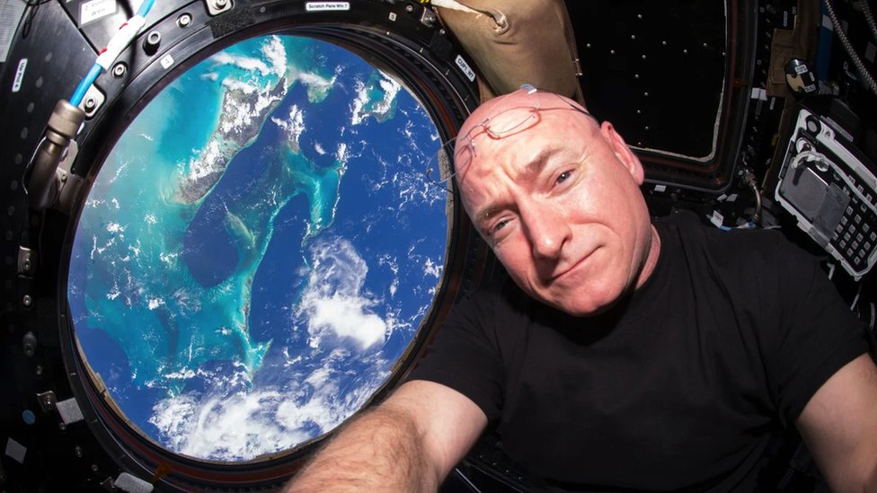 Putovanje Skota Kelija od 340 dana na Meðunarodnoj svemirskoj stanici omoguæilo je istraživaèima da prouèe kako je svemir uticao na njega u poreðenju sa njegovim bratom blizancem dole na Zemlji/NASA/Getty Images