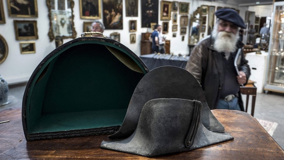Jedna od Napoleonovih kapa prodata je 2018. godine na godišnjicu bitke kod Vaterloa/AFP