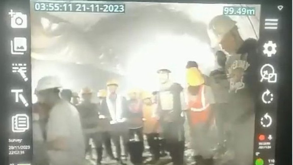 Radnici zajedno u rudniku, snimak sa monitora/ANI