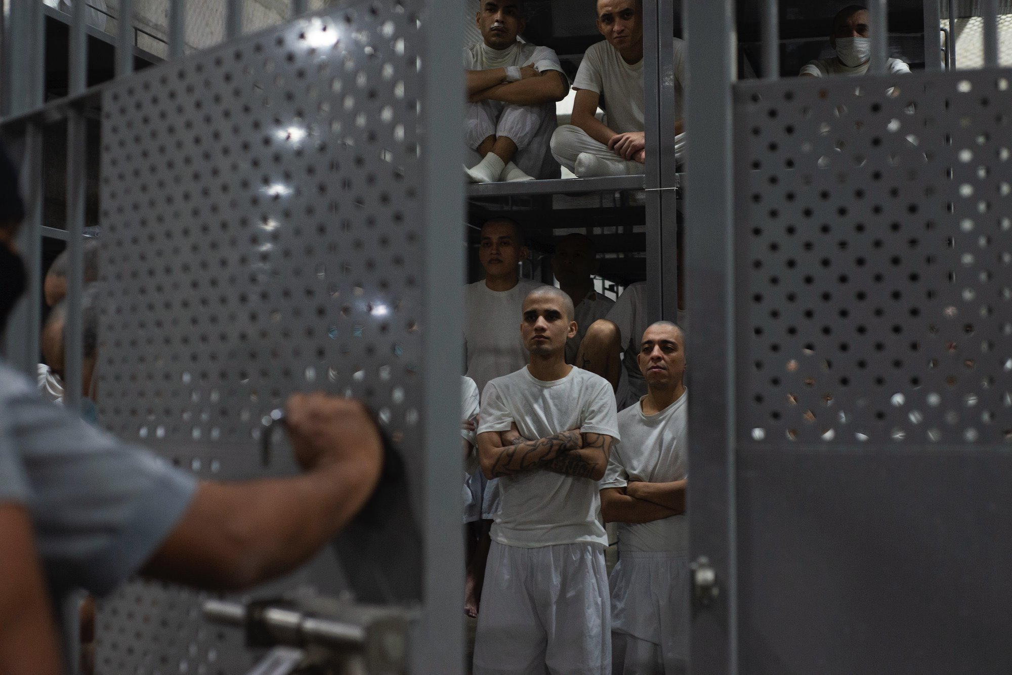 Zatvorenici u CEROT-u provede u elijama sve vreme tokom dana sem 30 minuta/Lissette Lemus/BBC
