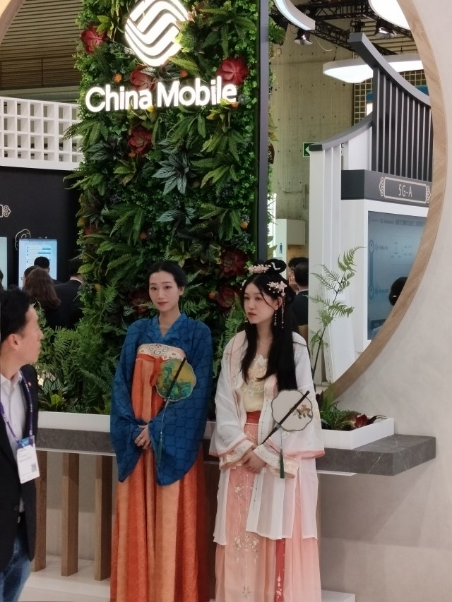 China Mobile sa promoterkama koje privlae panju. Foto: B92.net/J..