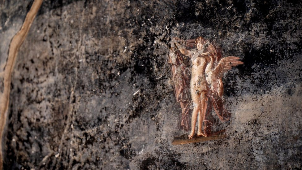 Druga freska prikazuje Ledu i Zevsa u vidu labuda, ije bi sjedinjenje dovelo do Jeleninog roenja/BBC/Tony Jolliffe