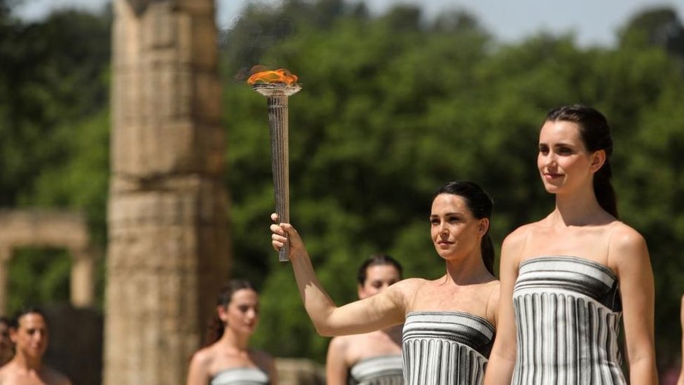 Paljenje olimpijske baklje u Grkoj uoi Igara u Parizu/EPA-EFE/REX/Shutterstock