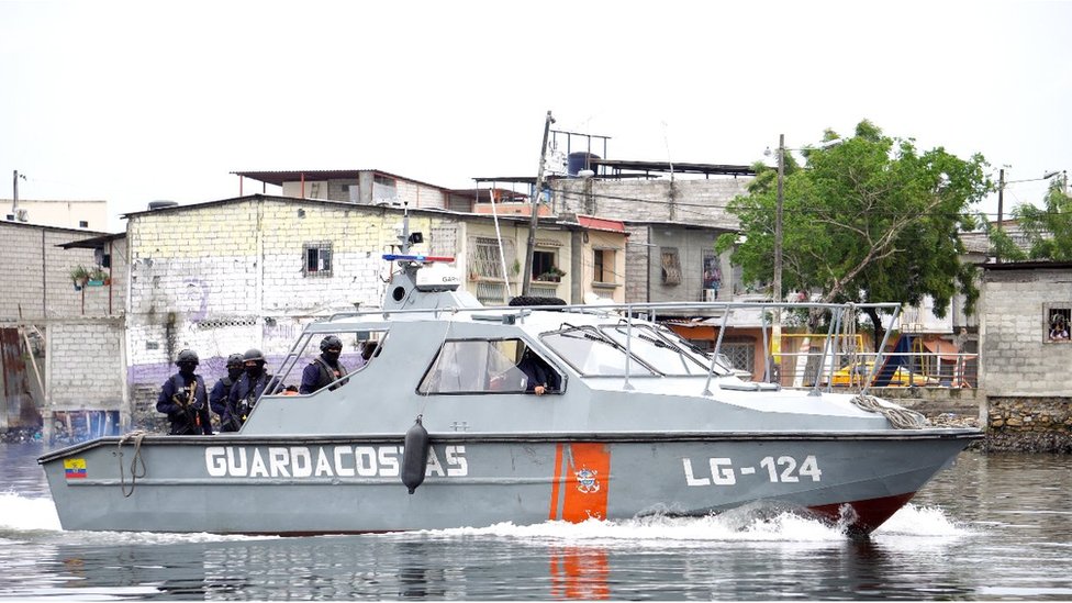 Obalska straa redovno patrolira lukom i okolinom/BBC