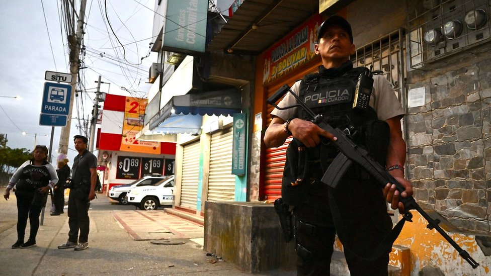 Naoruani policajci tokom akcije u Gvajakilu/Getty Images