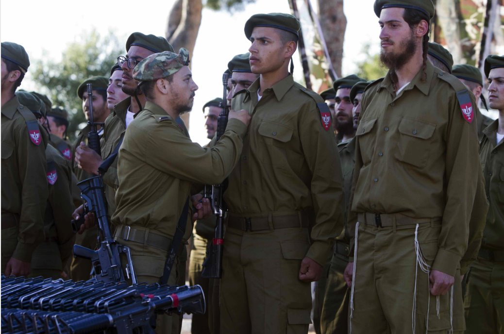 Vojnici Necah Jehude tokom ceremonije polaganja zakletve u Jerusalimu 2013./AFP / Getty Images