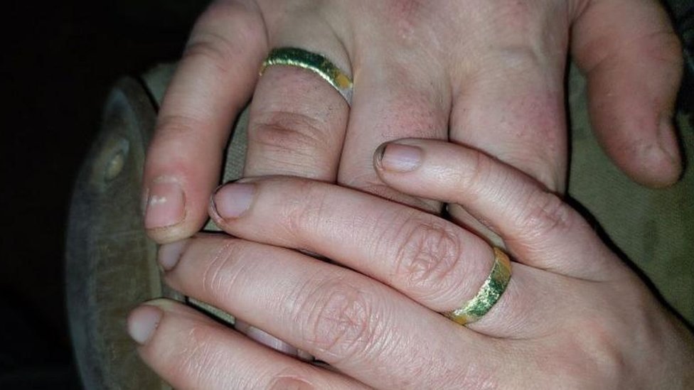 Venano prstenje su napravili od aluminijumske folije/VALERIYA SUBOTINA'S FACEBOOK PAGE