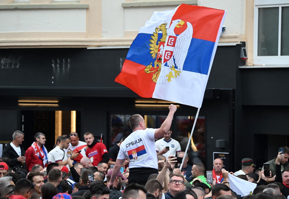 Srpski navijai uoi mea sa Engleskom/REUTERS/Jana Rodenbusch