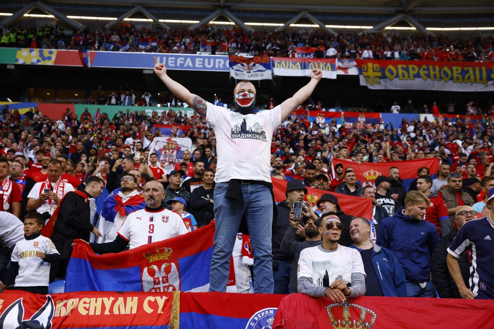 Srpski navijai na stadionu u Gelzenkirhenu/REUTERS/John Sibley