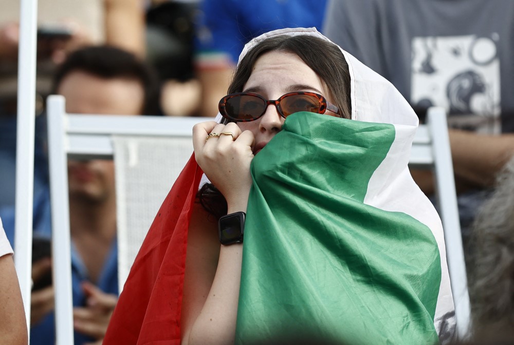 Izraz lica ove Italijanke koja je pratila utakmicu u Rimu sve govori/Reuters