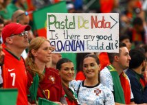 Portugalsko peckanje: 'Pastel de Nata - imaju li Slovenci uopte nacionalno jelo?'/REUTERS/Kai Pfaffenbach