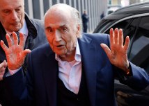Sep Blater je podneo ostavku na mesto predsednika FIFA zbog korupcionakog skandala/Reuters